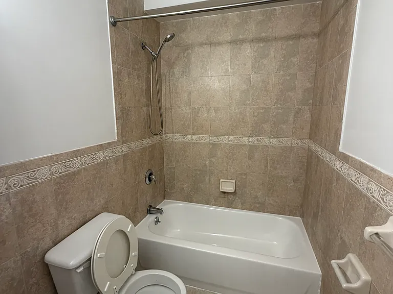 741 E 217th St #2R — Photo 8
