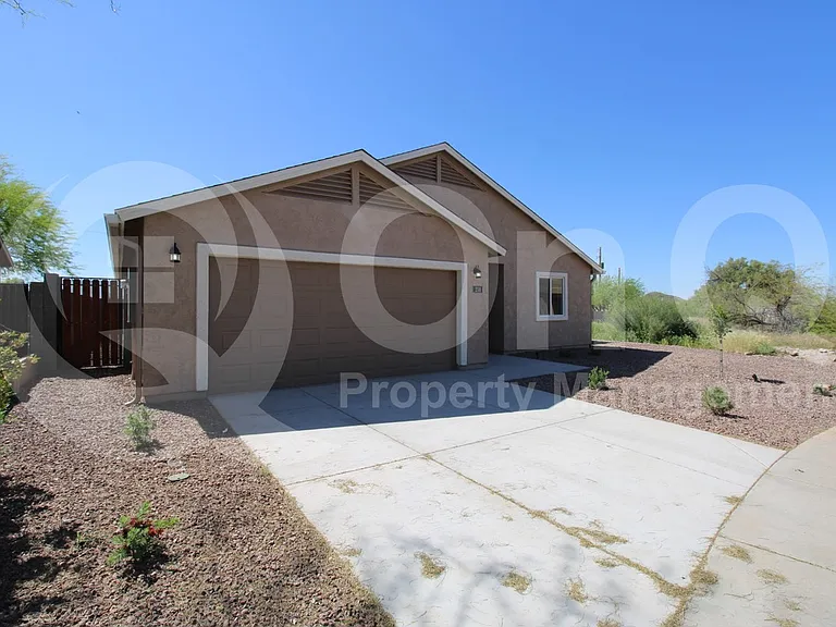 238 N Sycamore St — Photo 3