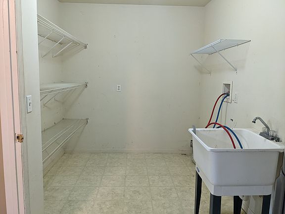 2nd image of 808 Chestnut St #B