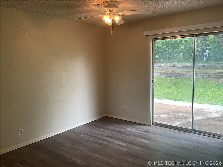 318 S 161st Pl E — Photo 9