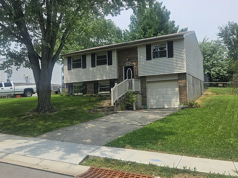 3977 Hunters Green Dr — Photo 2