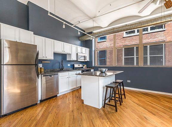 5th image of 500 S Clinton St APT 310