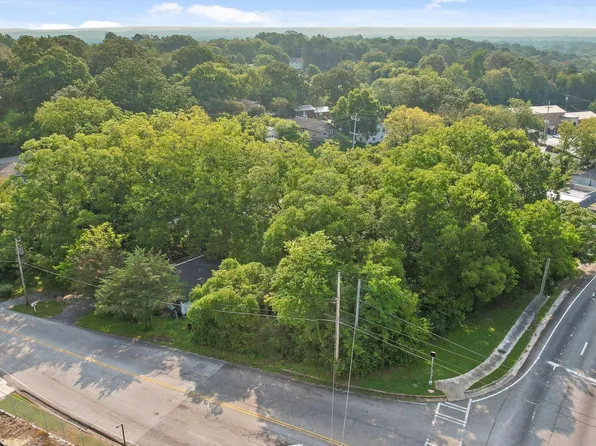 107 Lakeview Dr, Rossville, GA 30741