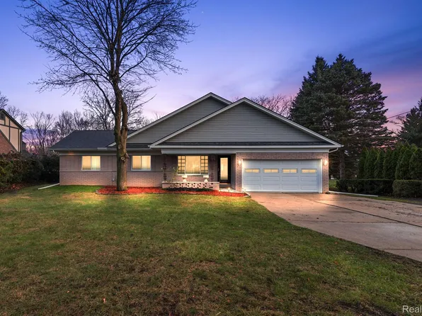 38766 Moravian Dr, Clinton Township, MI 48036