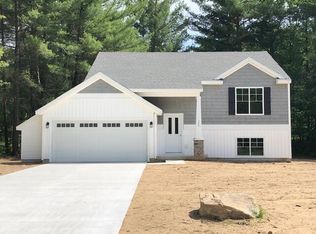 12565 S Peach Ave, Grant, MI 49327