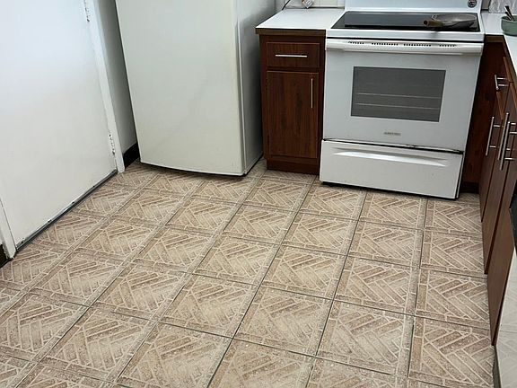 5th image of 3750 NE 170th St APT 311