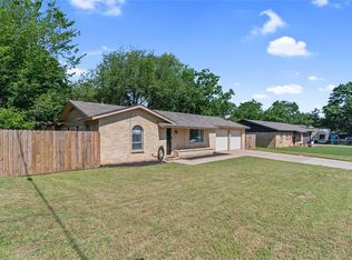 101 Briarwood Rd, Kennedale, TX 76060