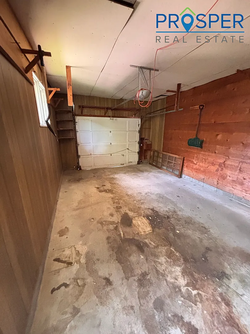 3-Bedroom with Garage & Extra Parking — Photo 2