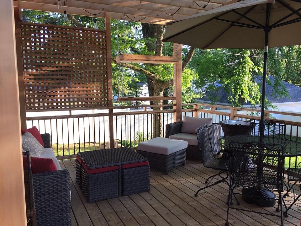 One of a kind deck living, fenced in yard. Furniture not inc