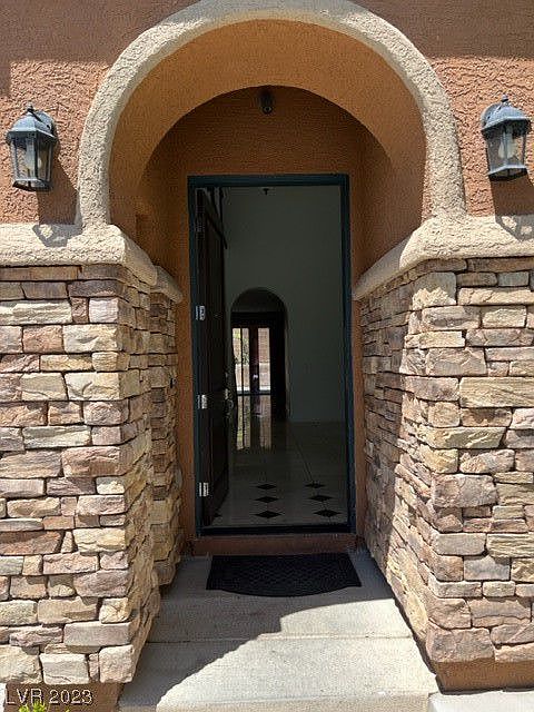 1st image of 511 Los Dolces St