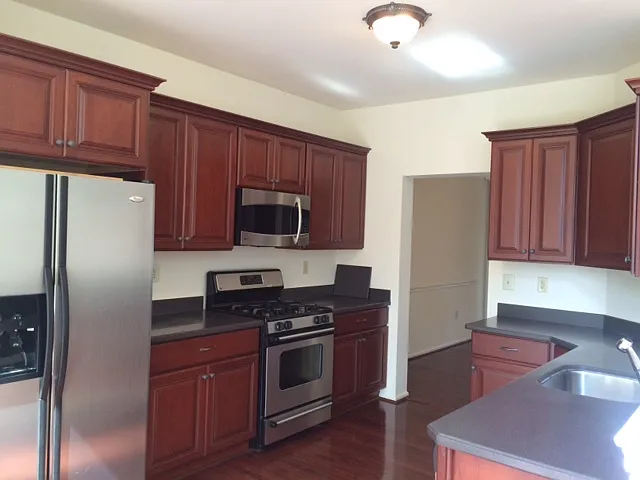 3 bed, 2.5 bath, 2208 sqft, $2,750 — Photo 1