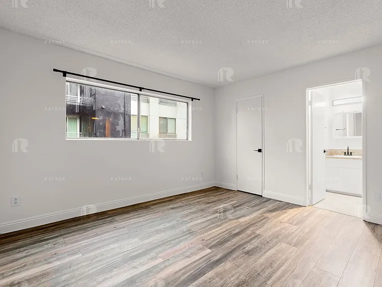 (El/Ti/Yo:B) 5139 White Oak Avenue — Photo 10