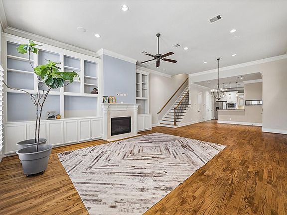 2nd image of 1209 W 22nd St