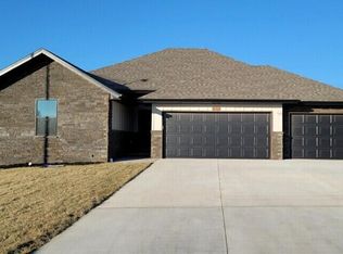 833 S Silverwood Ln, Nixa, MO 65714
