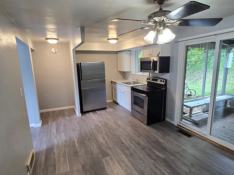 2103 Vantine St — Photo 10