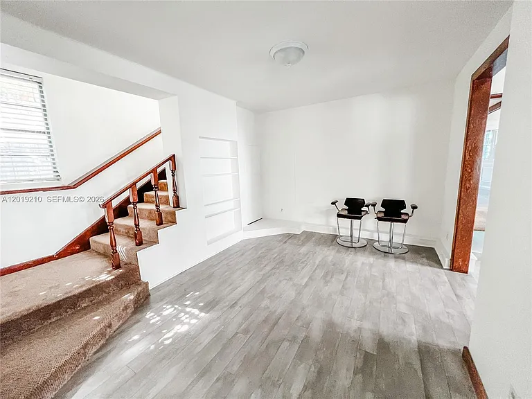 320 W 55th St — Photo 10