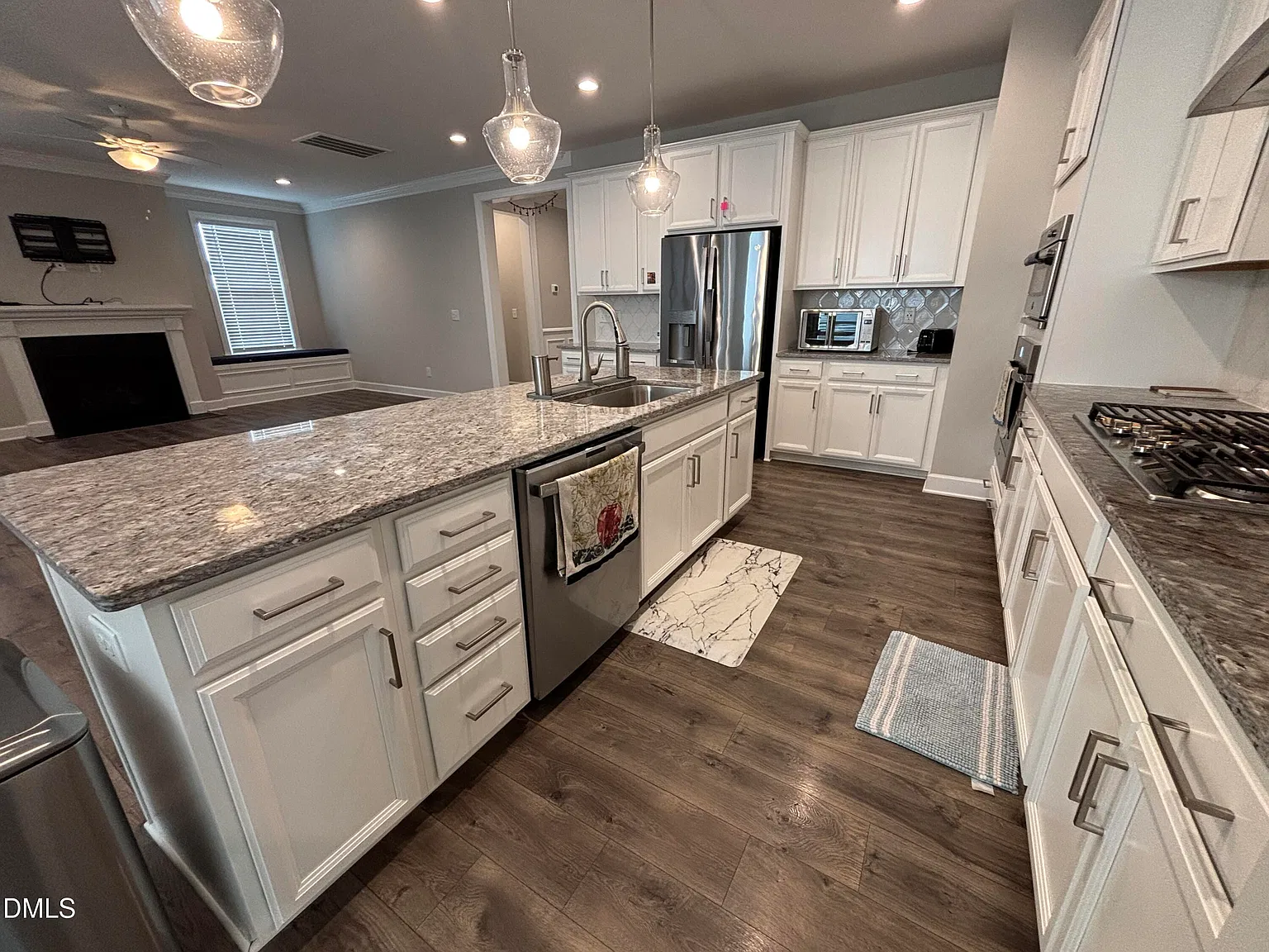 5 bed, 4.5 bath, 3710 sqft, $3,295 — Photo 2