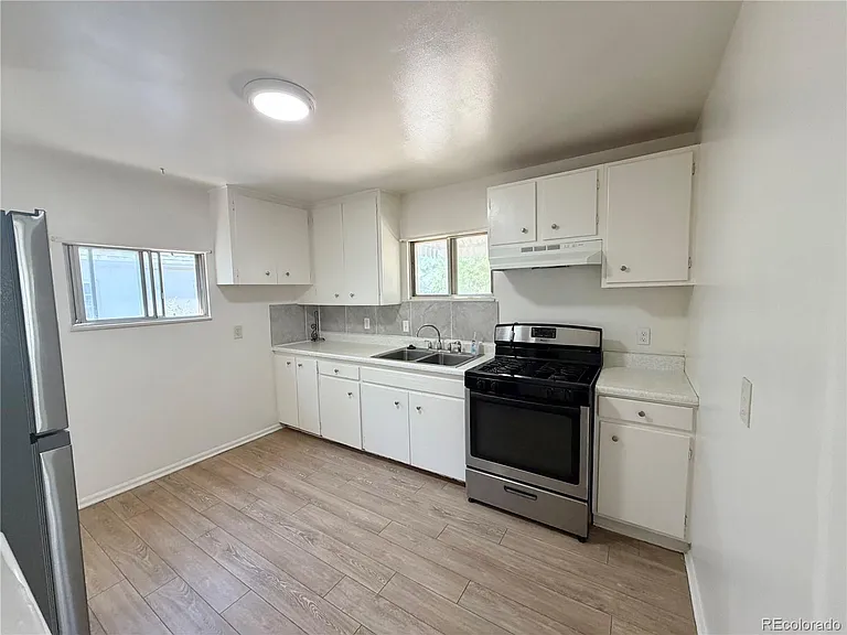 1666 Main St — Photo 5
