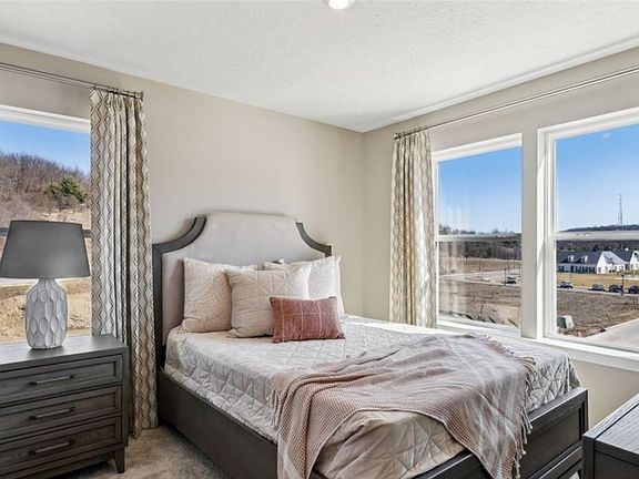 5th image of 417 Harmon Ct
