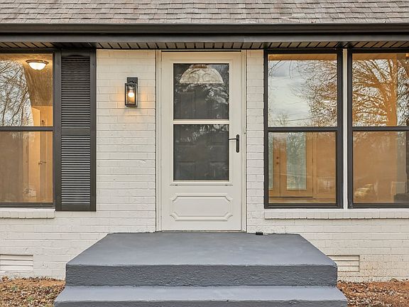 3rd image of 104 Sondra Ct