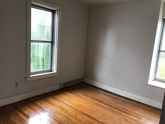 5th image of 471 E Bishop St