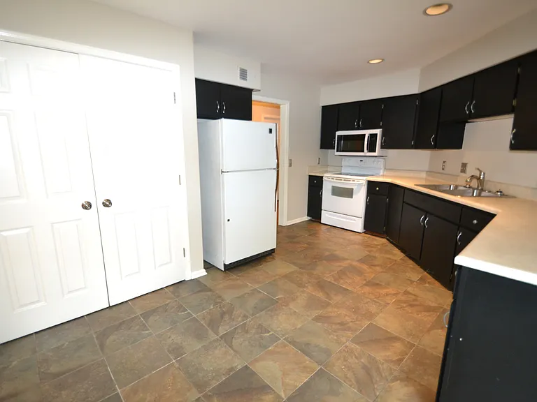 120 Hillsboro Pl — Photo 12