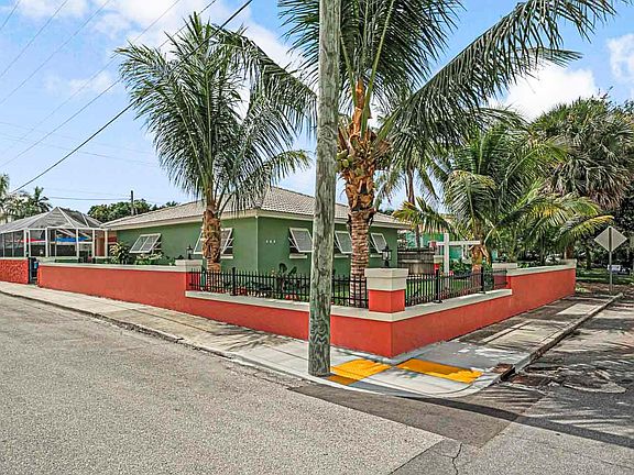2nd image of 532 N Palmway