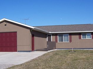 2442 N Mackinaw Rd, Pinconning, MI 48650