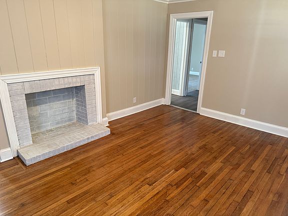 4th image of 213 Magnolia St