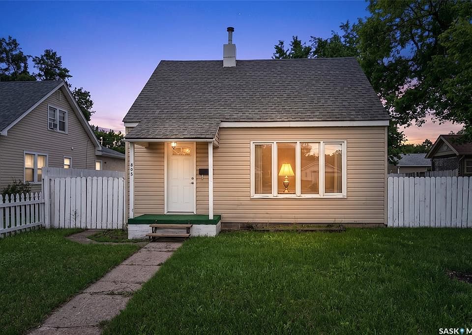1st image of 805 Athabasca STREET E