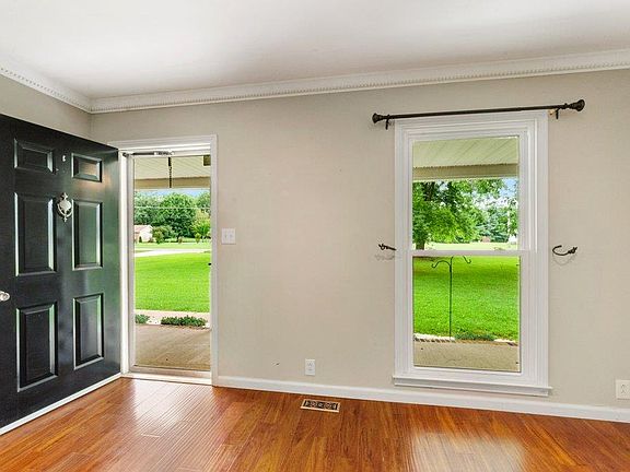 5th image of 520 Newton Ln