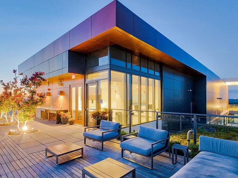 Spend an evening with friends in our rooftop lounge