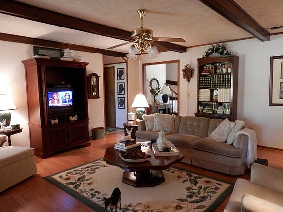 3rd image of 305 Trailwood Cir