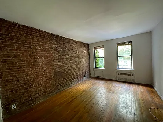 Rented by Eric Goodman Realty Corp | media 11