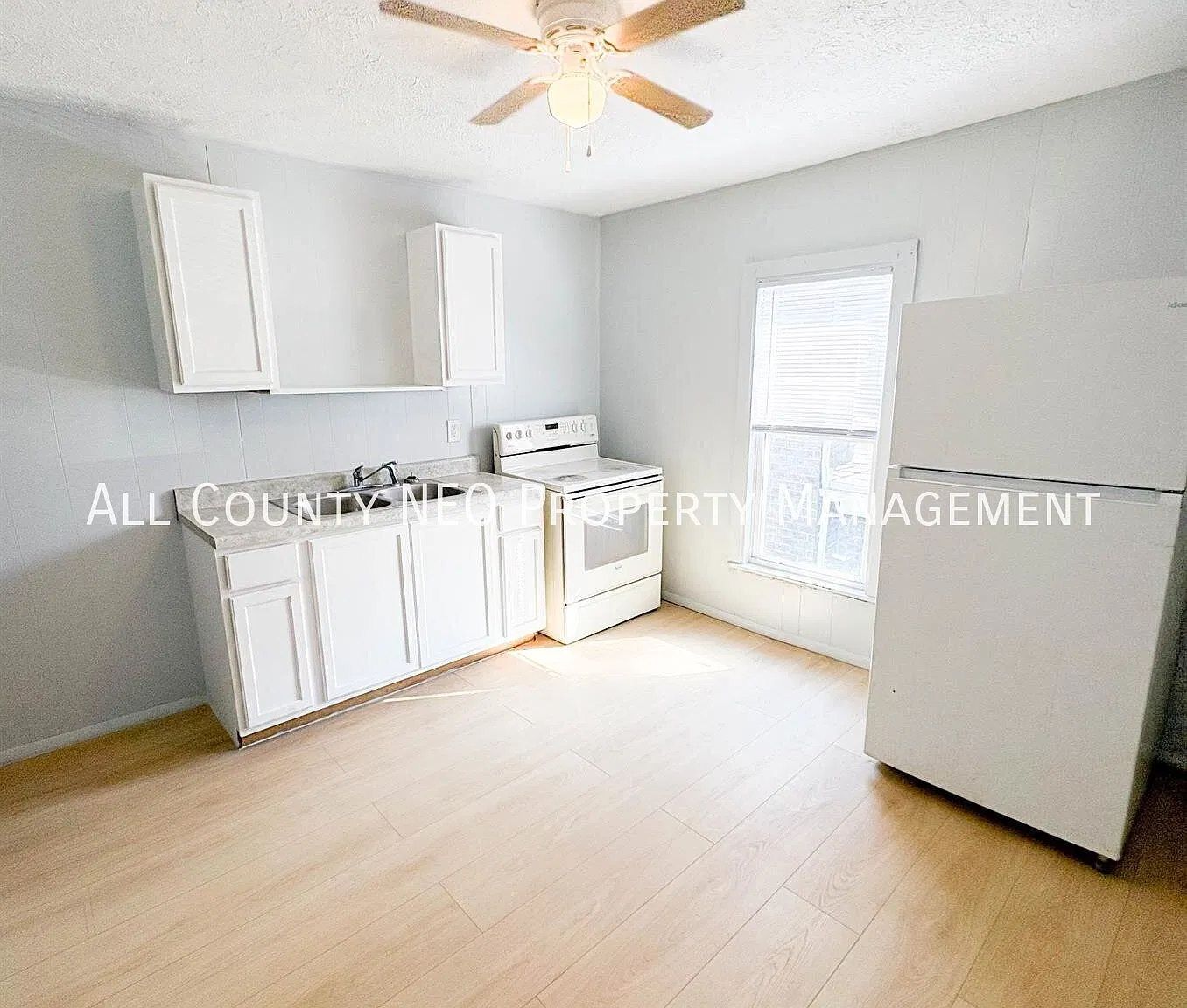 Uniquely laid out 3 bedroom, 1 bathroom home. — Photo 4
