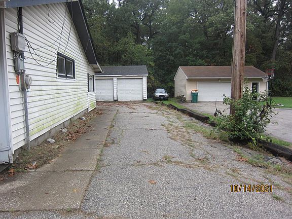 2nd image of 5220 Chase St