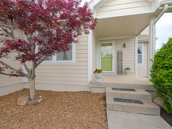 230 W Skylark St, Gardner, KS 66030