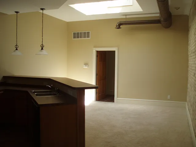 1 bed, 850 sqft, $1,350 — Photo 3