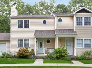 16 Rutledge Cmns, Yaphank, NY 11980