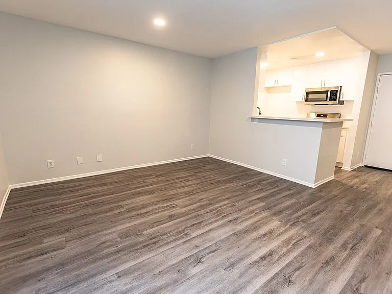 314 South Manhattan Place — Photo 27
