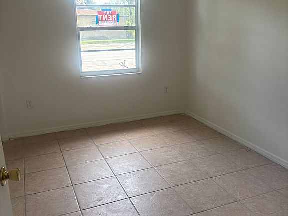 4th image of 1710 Birchwood Cir APT 2