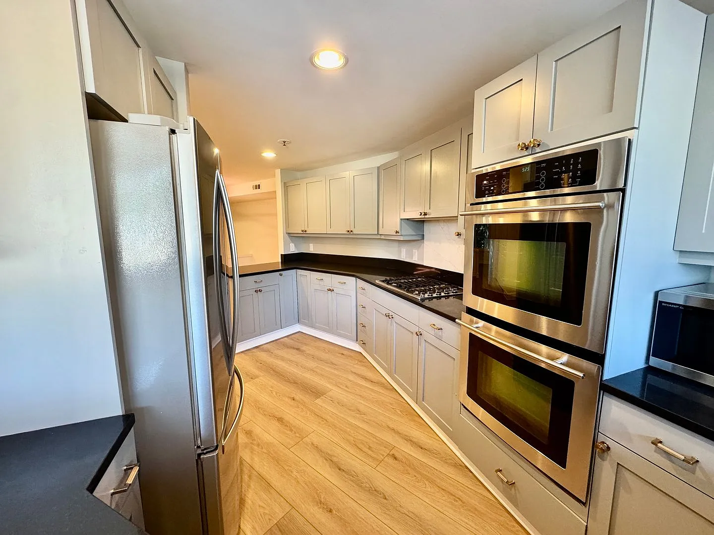 Waterfront Condo Building in Rose Pointe — Photo 4