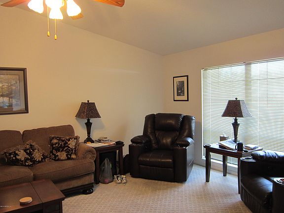 3rd image of 633 SE 28TH