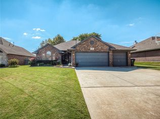 919 Ruby Ln, Midwest City, OK 73130