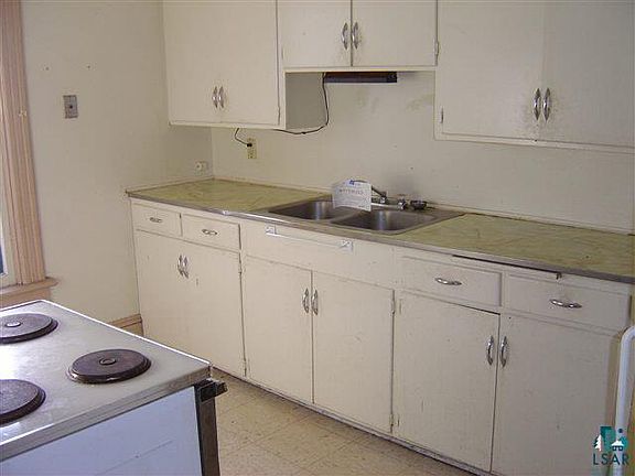 3rd image of 713/715 MACARTHUR AVE