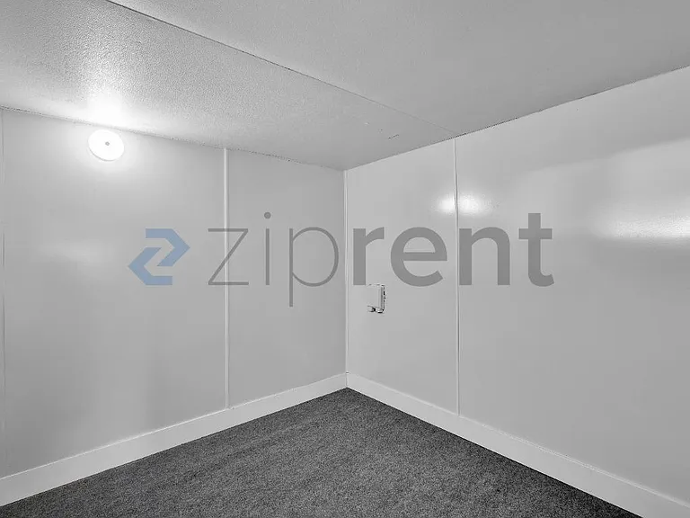 202 Essex Dr — Photo 10