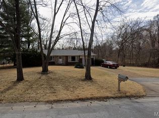 444 Essen Ln, Ballwin, MO 63021