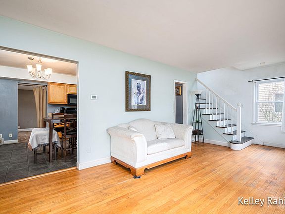 4th image of 1027 Arlington St NE