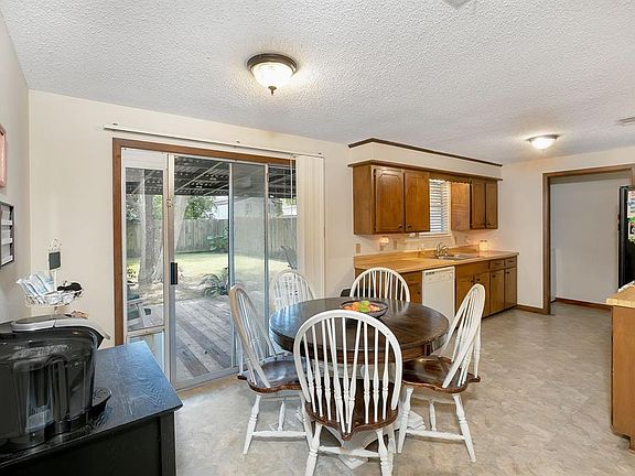5th image of 1518 Maria St