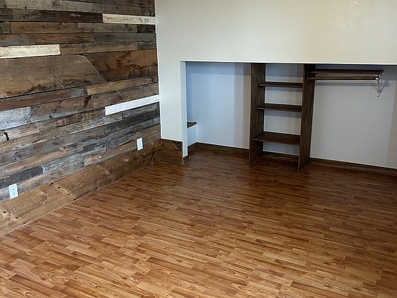 4th image of 492 Thomsen Ave